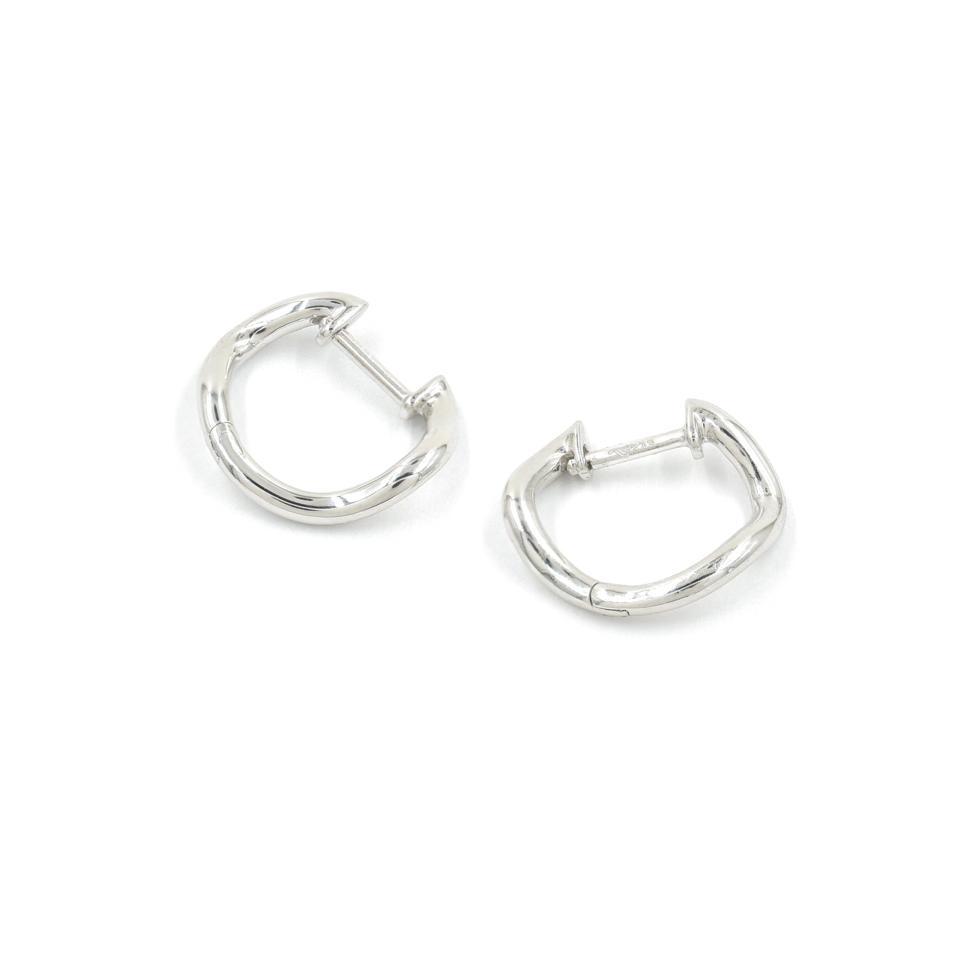 Huggie Hinged Wave Hoop | Silver