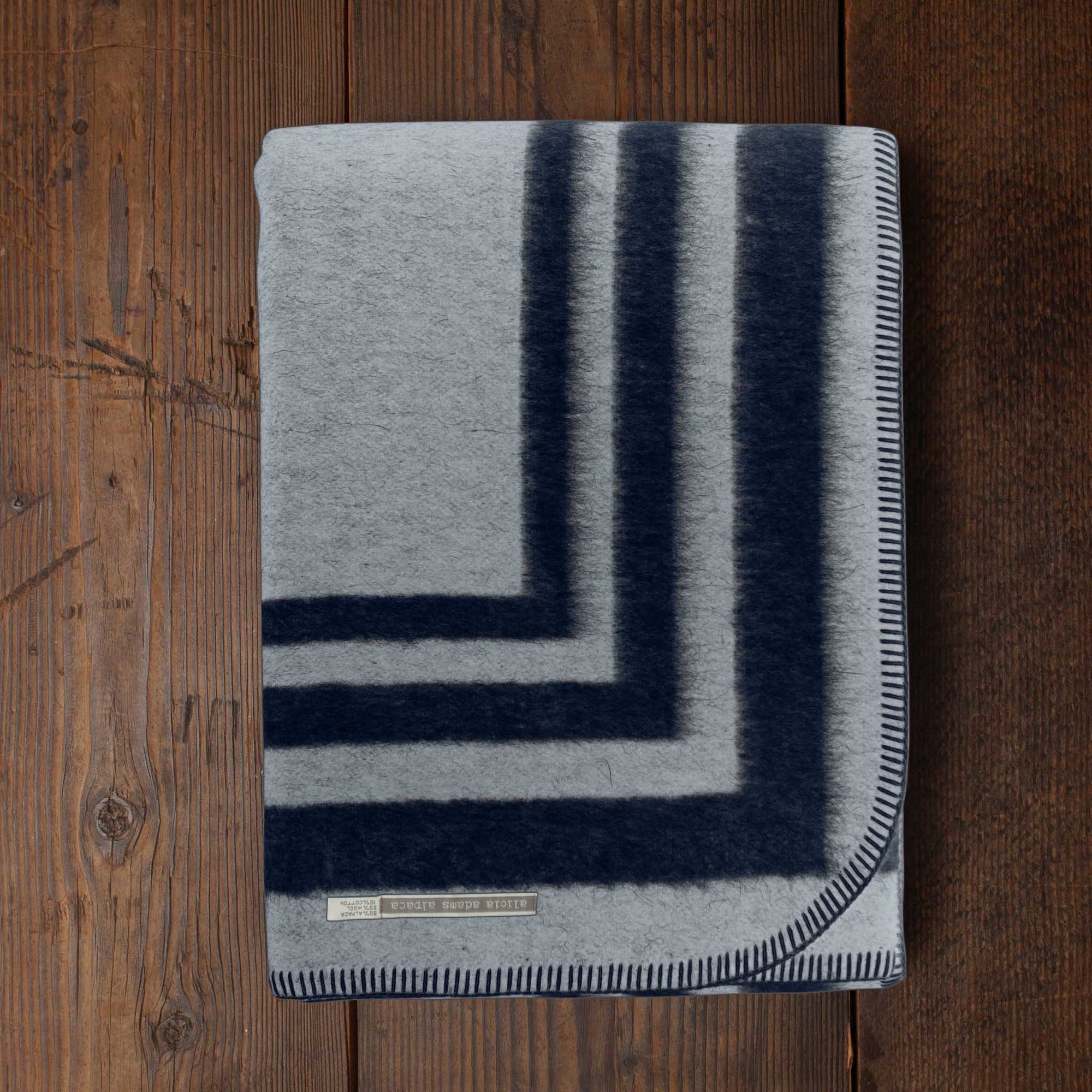 Montauk Throw | Grey / Navy