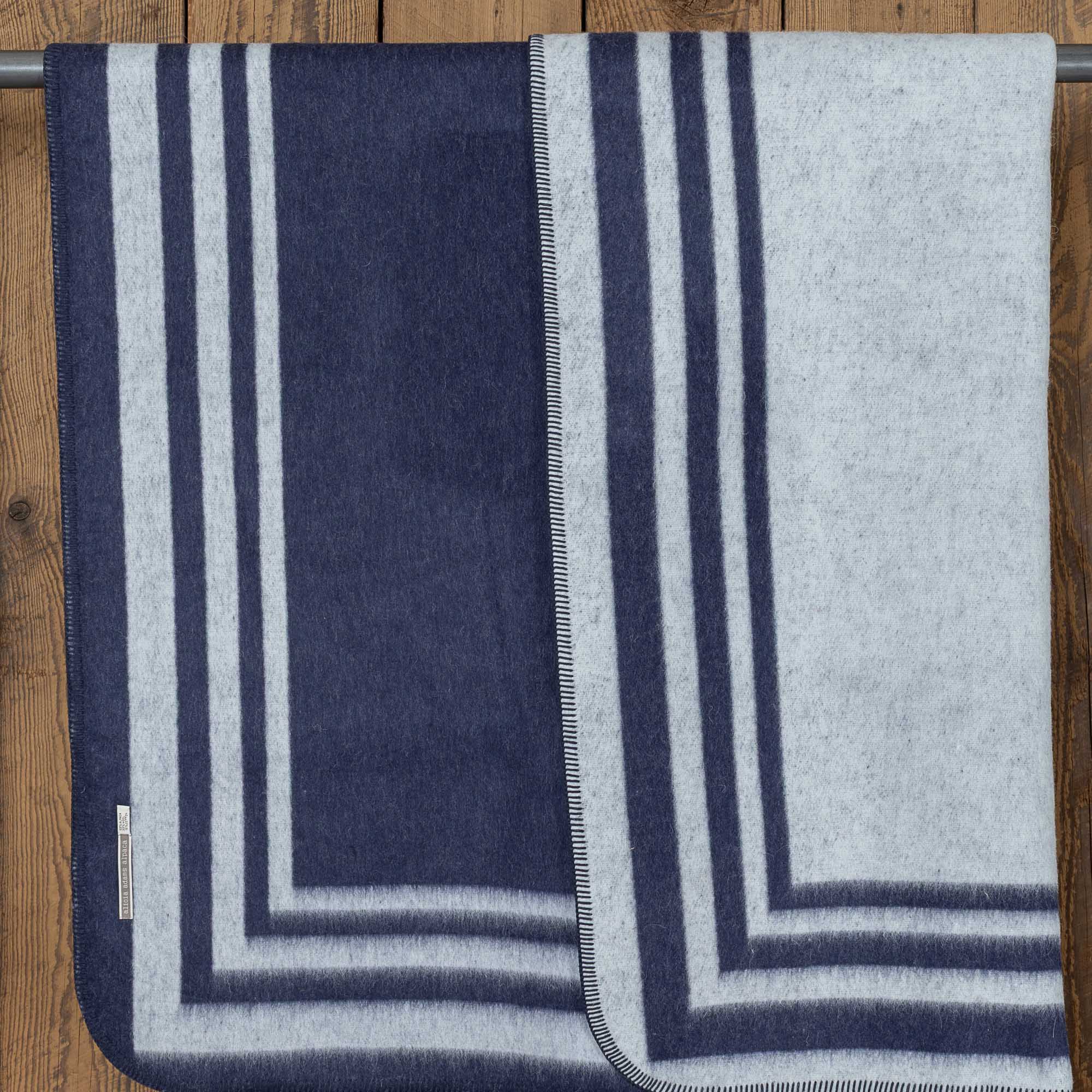 Montauk Throw | Grey / Navy