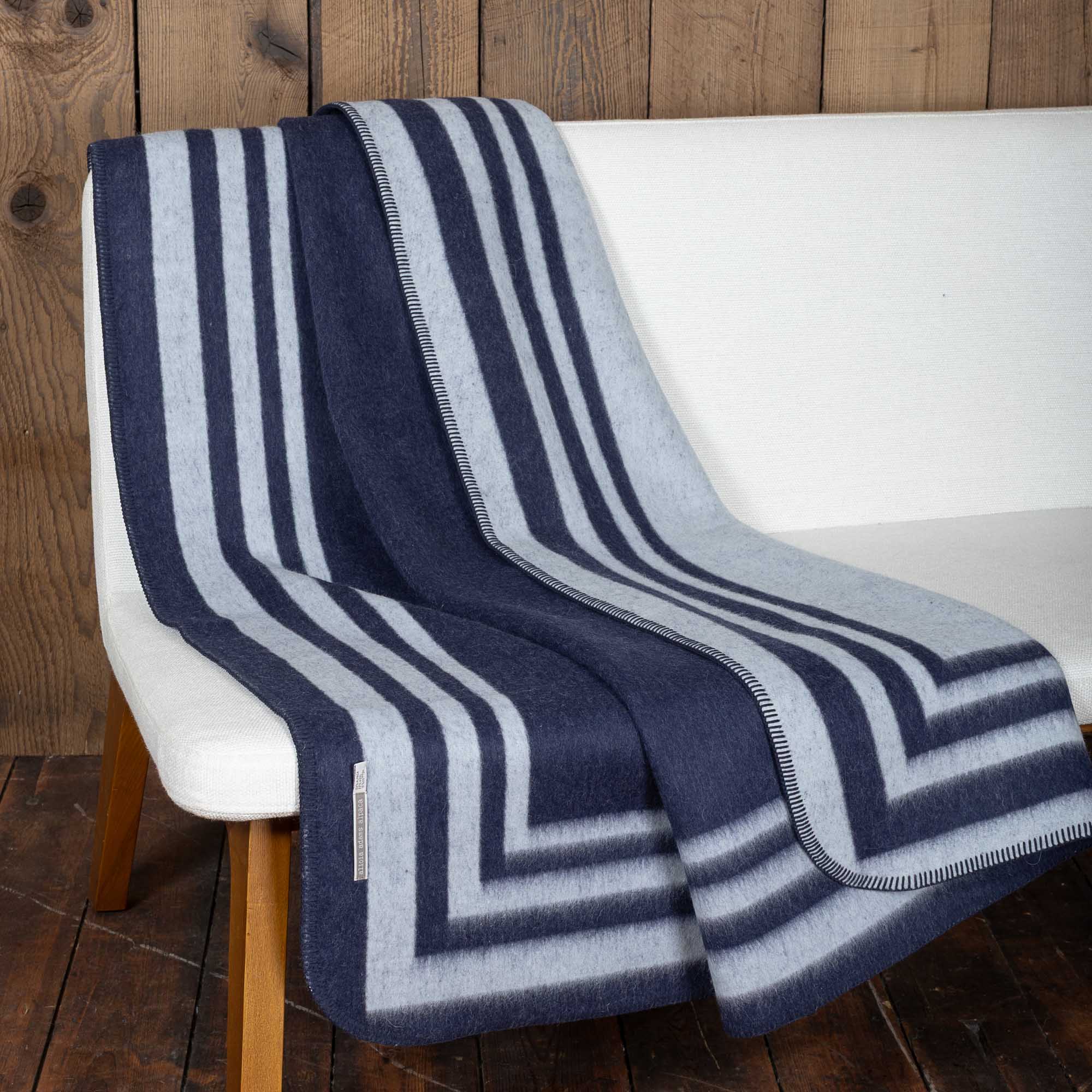 Montauk Throw | Grey / Navy