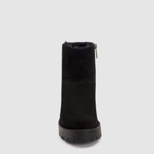 BLACK BLACK