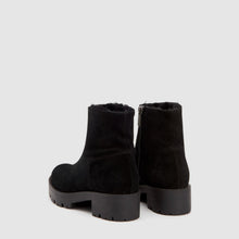 BLACK BLACK