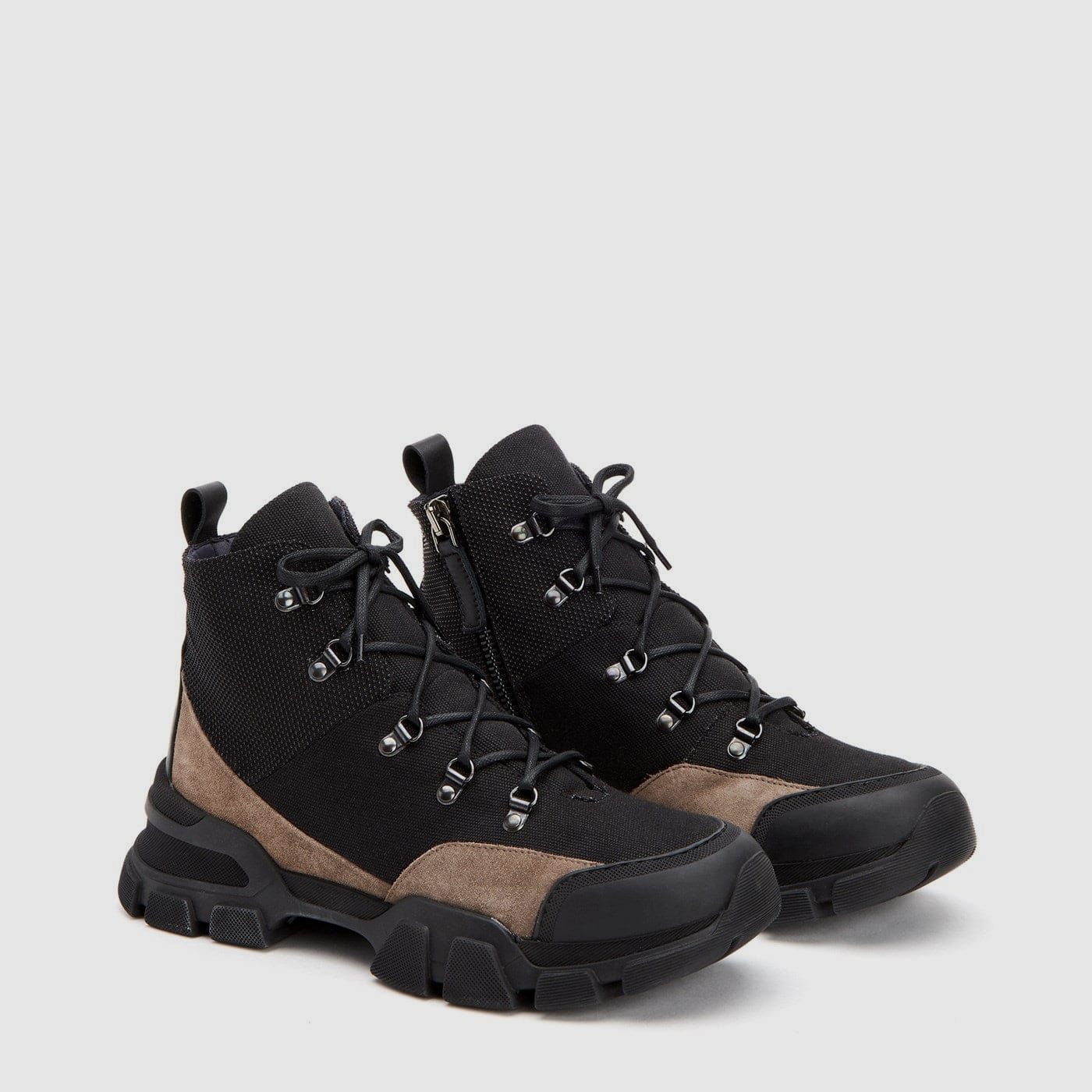 BLACK TAUPE