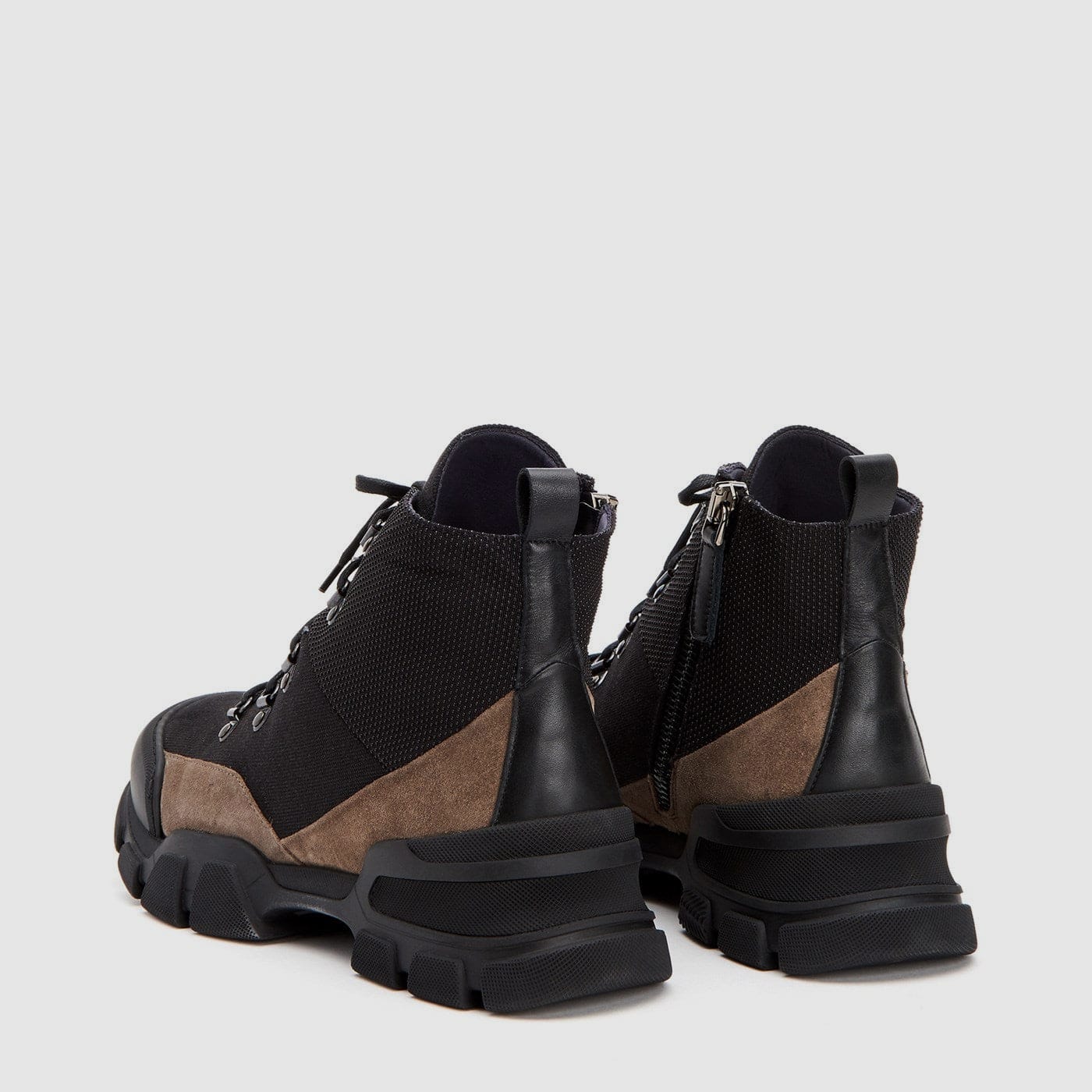 BLACK TAUPE