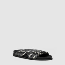 WHITE/BLACK