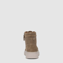LIGHT TAUPE