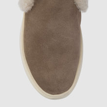 LIGHT TAUPE