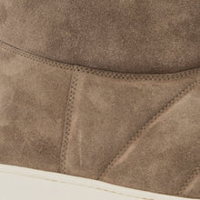 LIGHT TAUPE