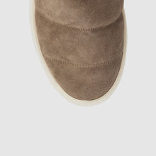 LIGHT TAUPE