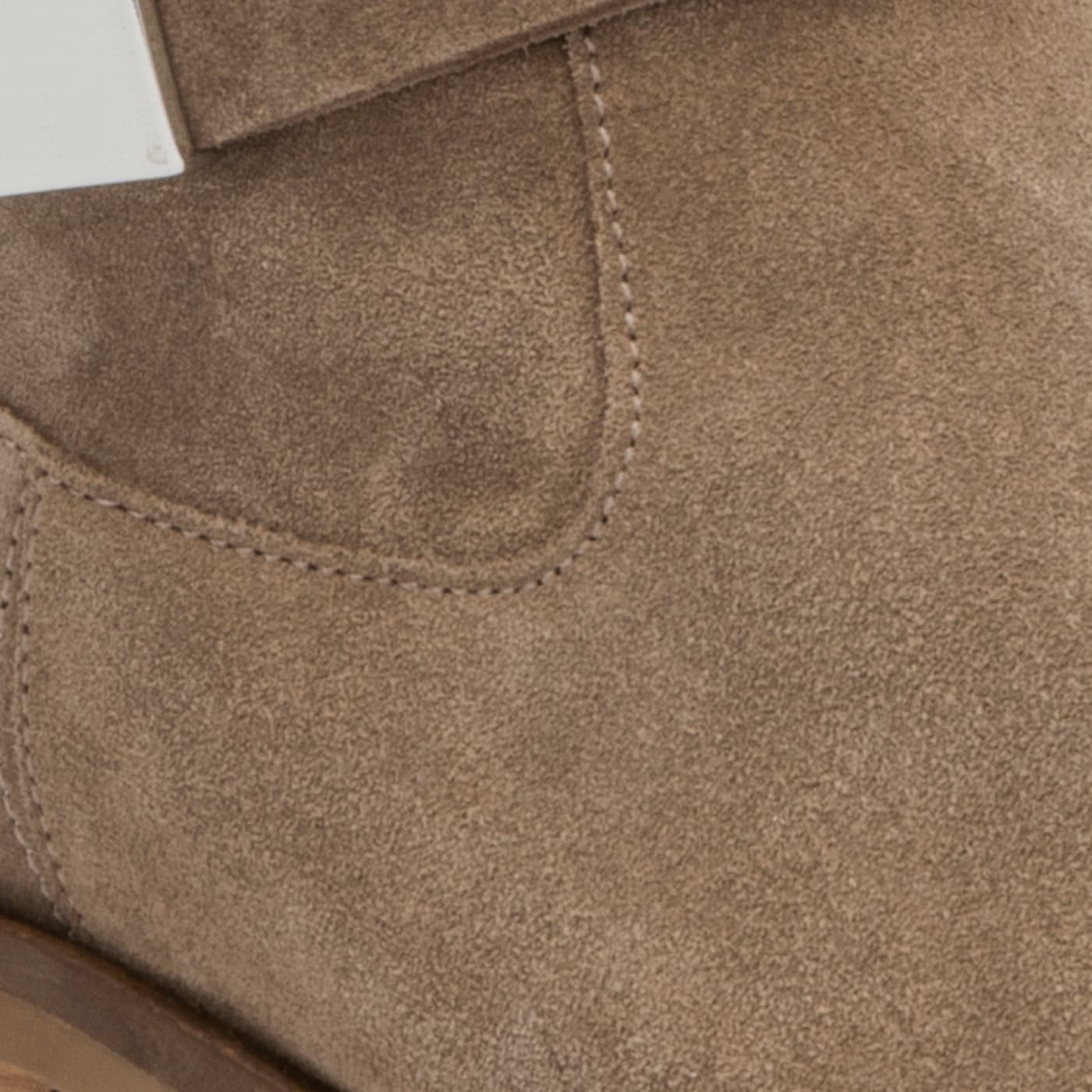 LIGHT TAUPE