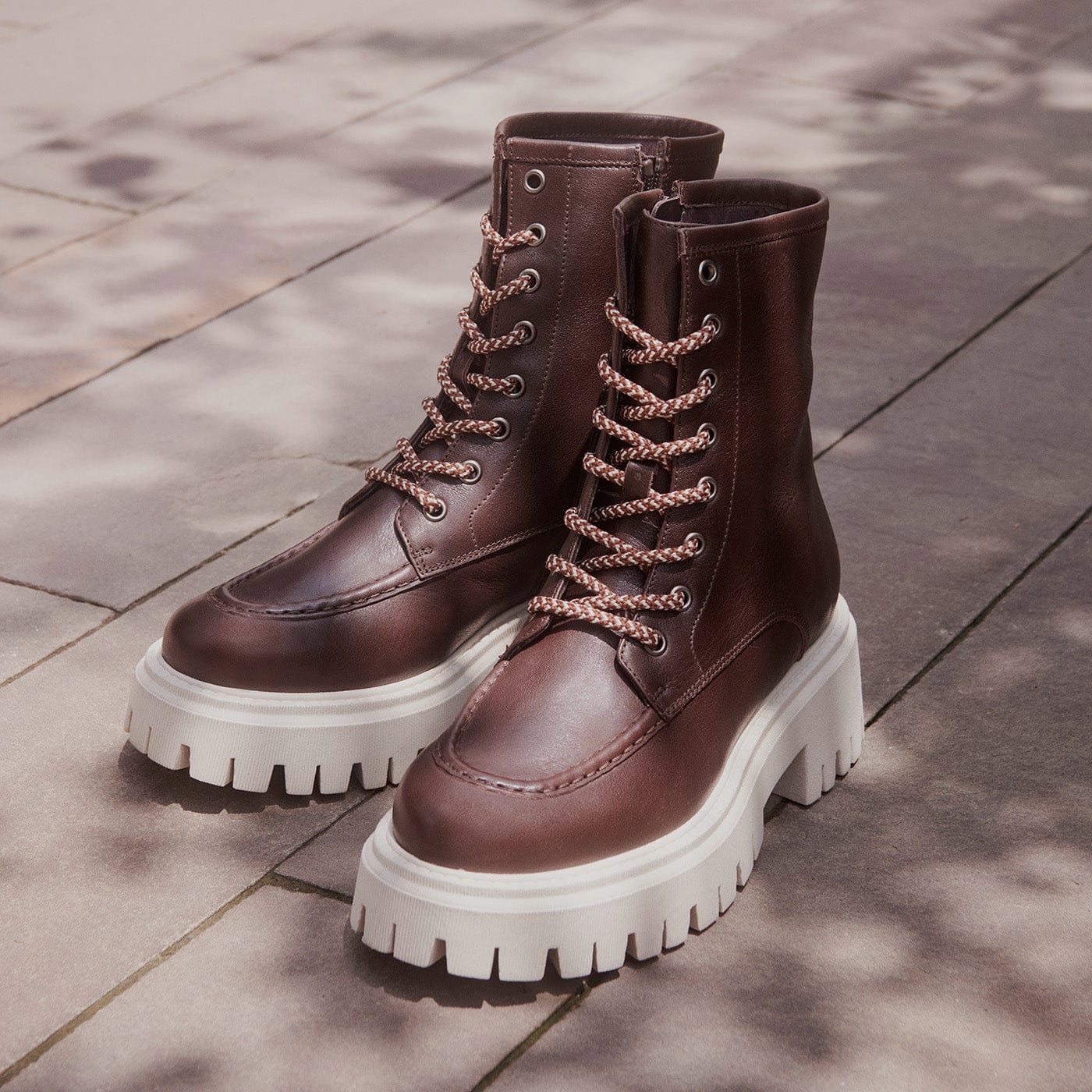 BLACK/BROWN