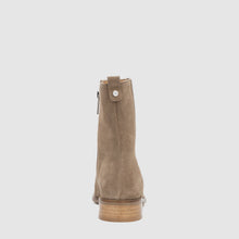 LIGHT TAUPE