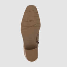 LIGHT TAUPE