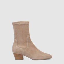 LIGHT TAUPE