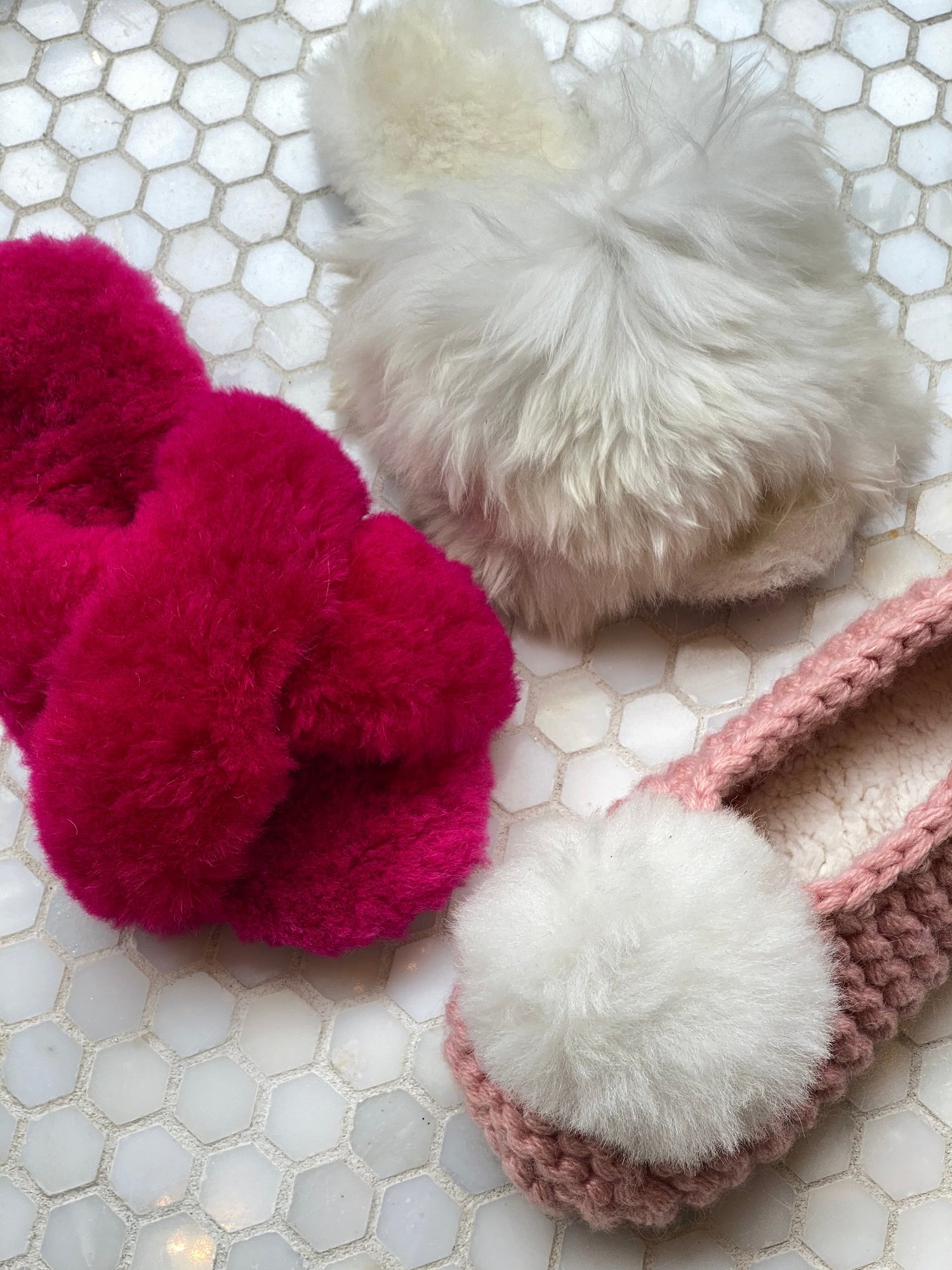 Criss Cross Alpaca Slipper Fuschia