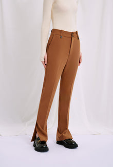 Petite Studio‘s Kendall Pants in Brown